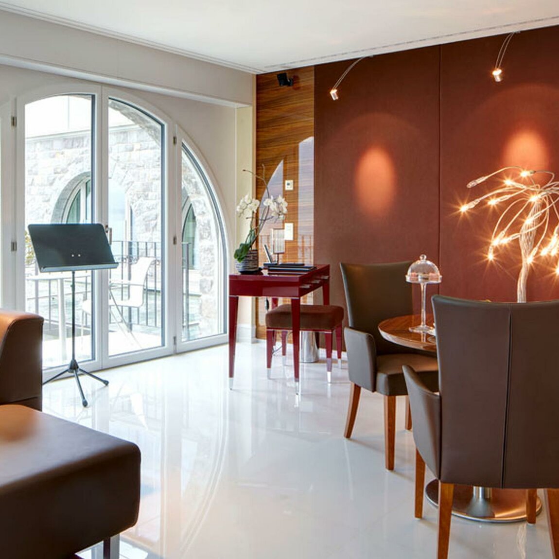 Junior Suite Artists – Theater Gallery