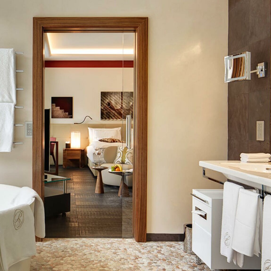 Junior Suite La Coopérative – Dine Gallery