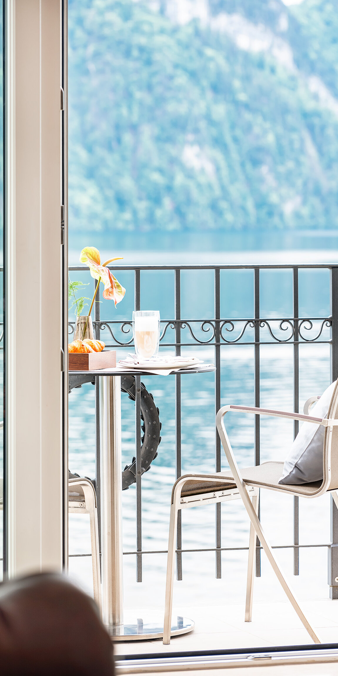 Residence 306 – Balcony with view of the Lake