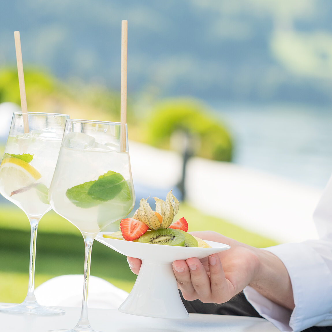  Health & Beauty – Lawn for sunbathing with service