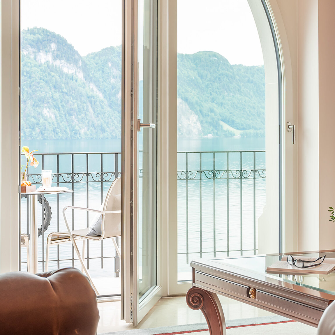 Residence 306 – Living room with Lake view